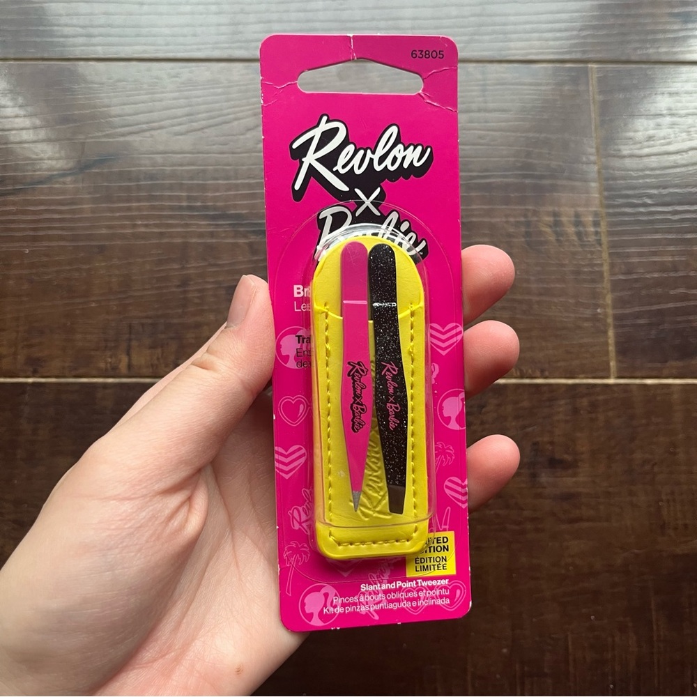 Revlon x Barbie Limited Edtion Tweezers Set!